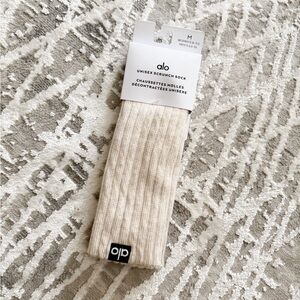 ALO Yoga Unisex Scrunch Socks - Cream